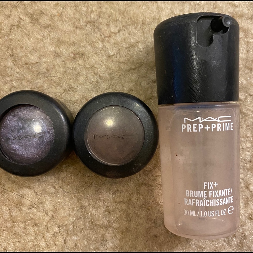 Mac Cosmetics - Picture 2 of 2